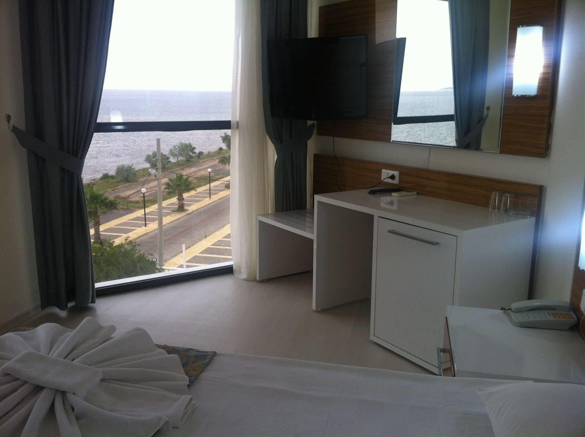 Poseidon Cesme Resort Buitenkant foto