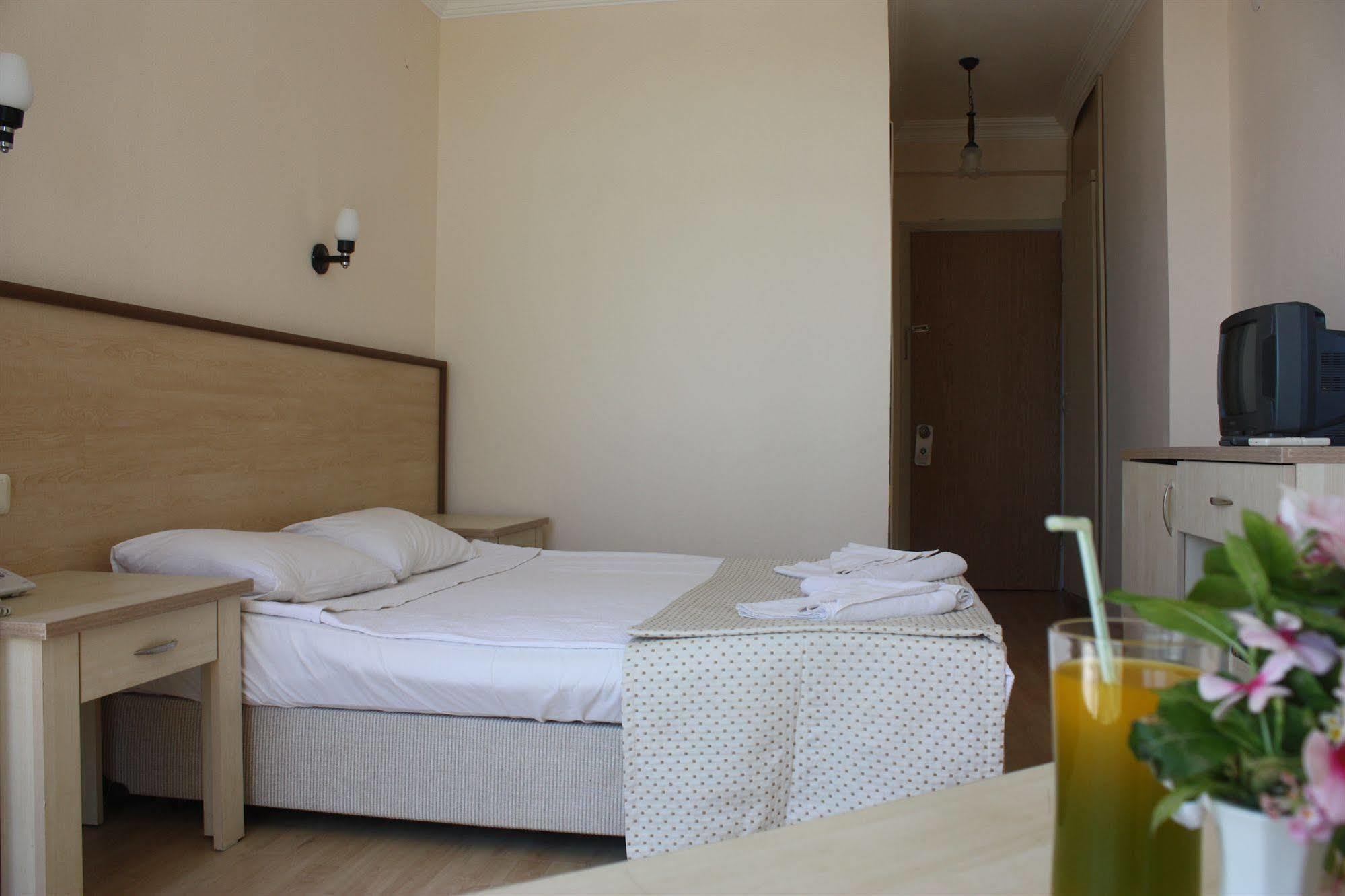 Poseidon Cesme Resort Buitenkant foto