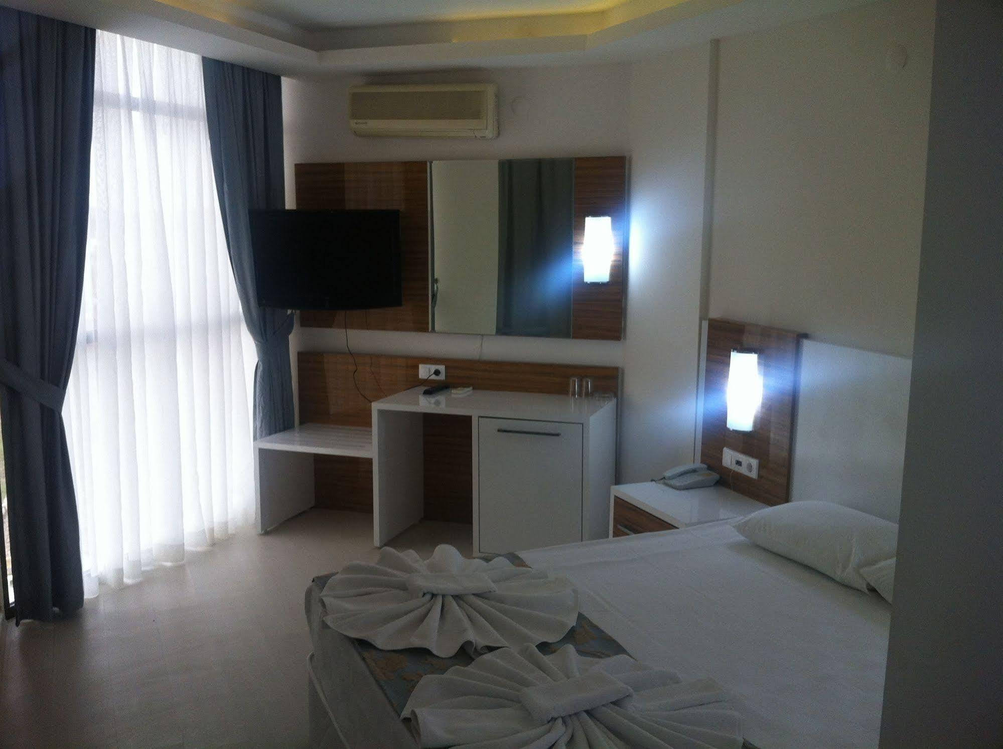 Poseidon Cesme Resort Buitenkant foto